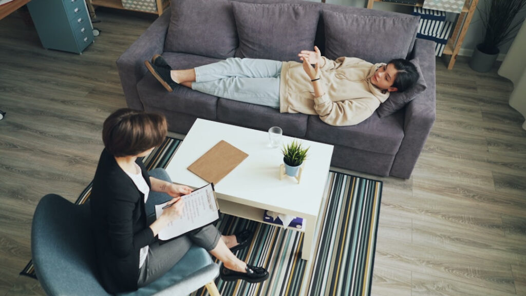Pessoa em psicoterapia para relações familiares difíceis e reconstrução emocional